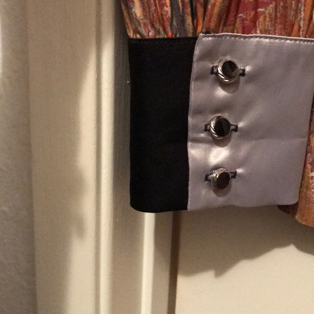 Blouse - Picture 2 of 3